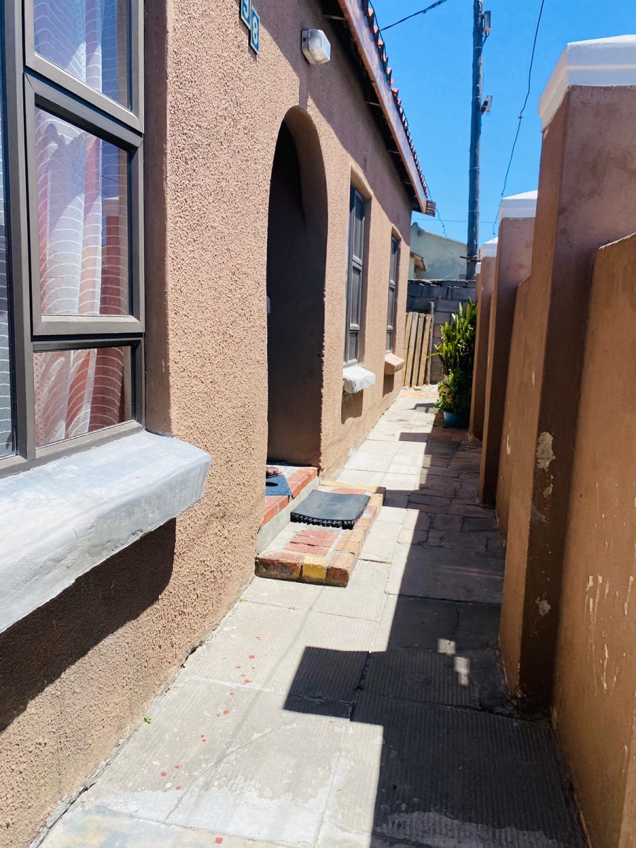 3 Bedroom Property for Sale in Mandela Park Western Cape